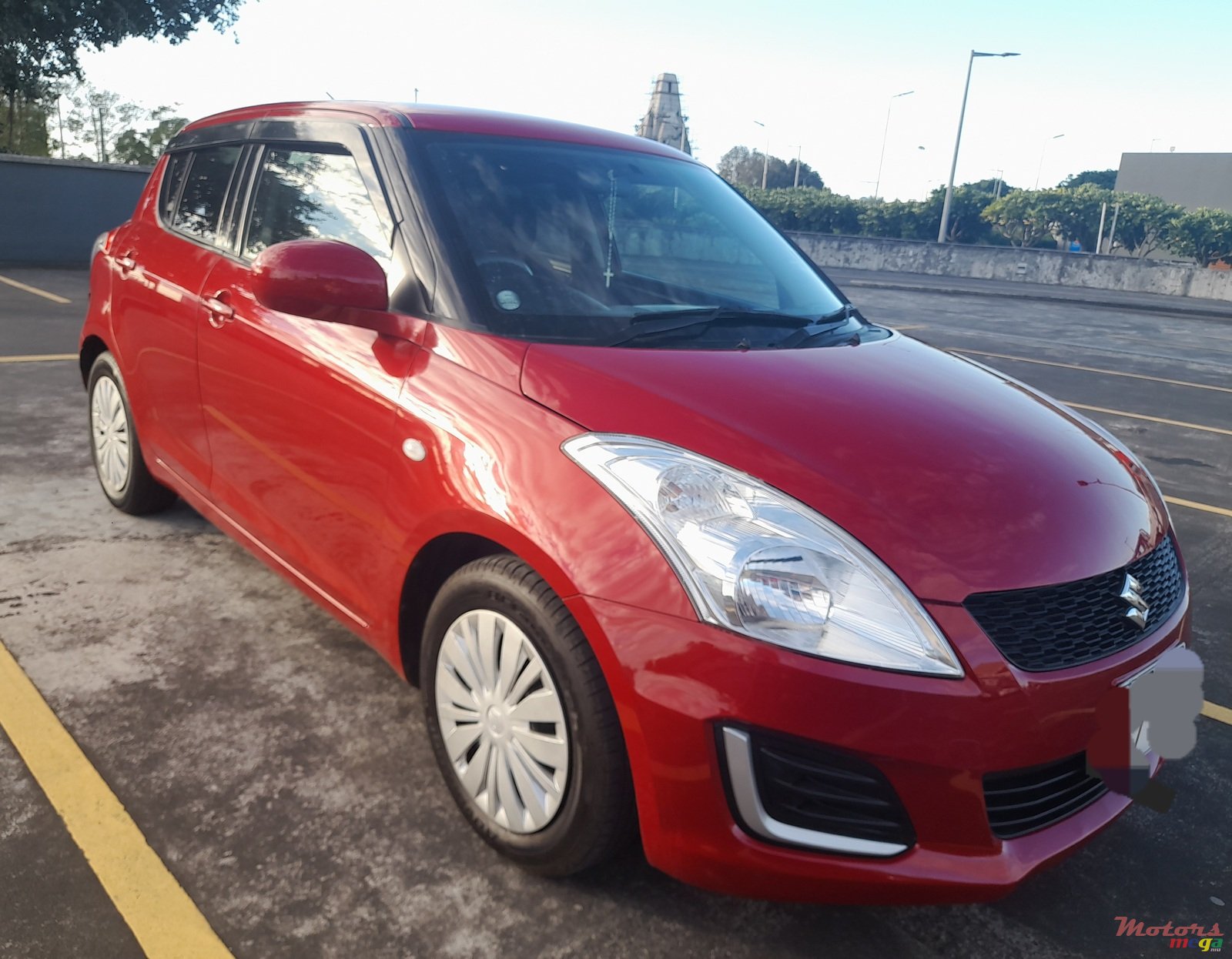2015' Suzuki Swift photo #3