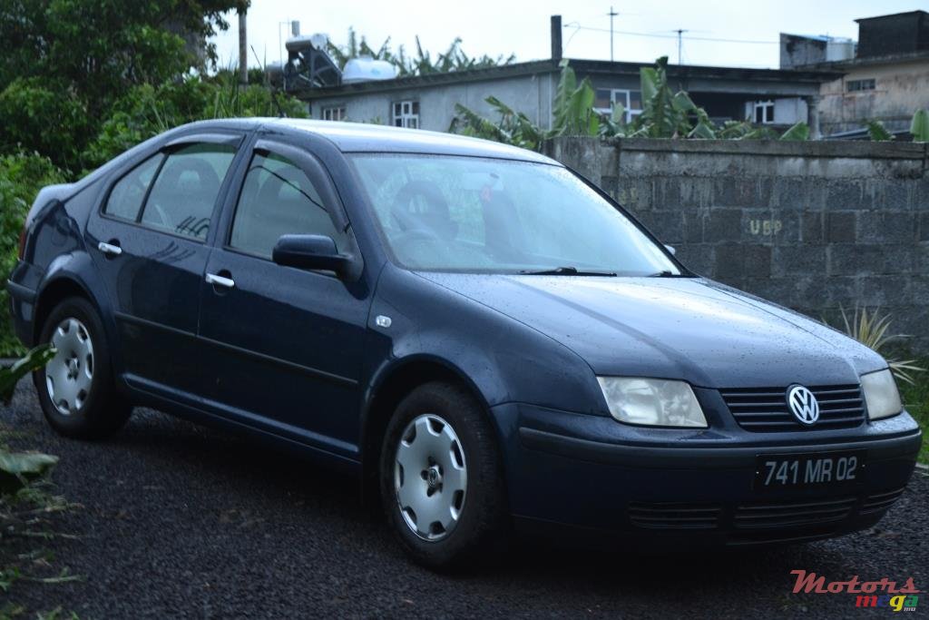 2002' Volkswagen Bora photo #1