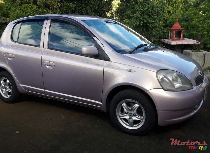 2000' Toyota Vitz photo #1