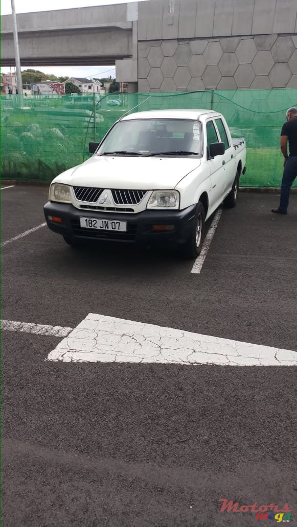 2007' Mitsubishi L 200 photo #1