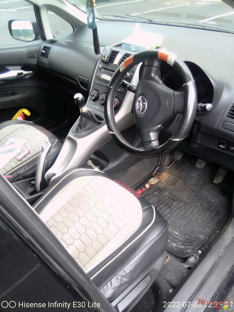 2007' Toyota Auris photo #4