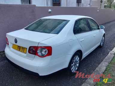 2011' Volkswagen Jetta photo #2