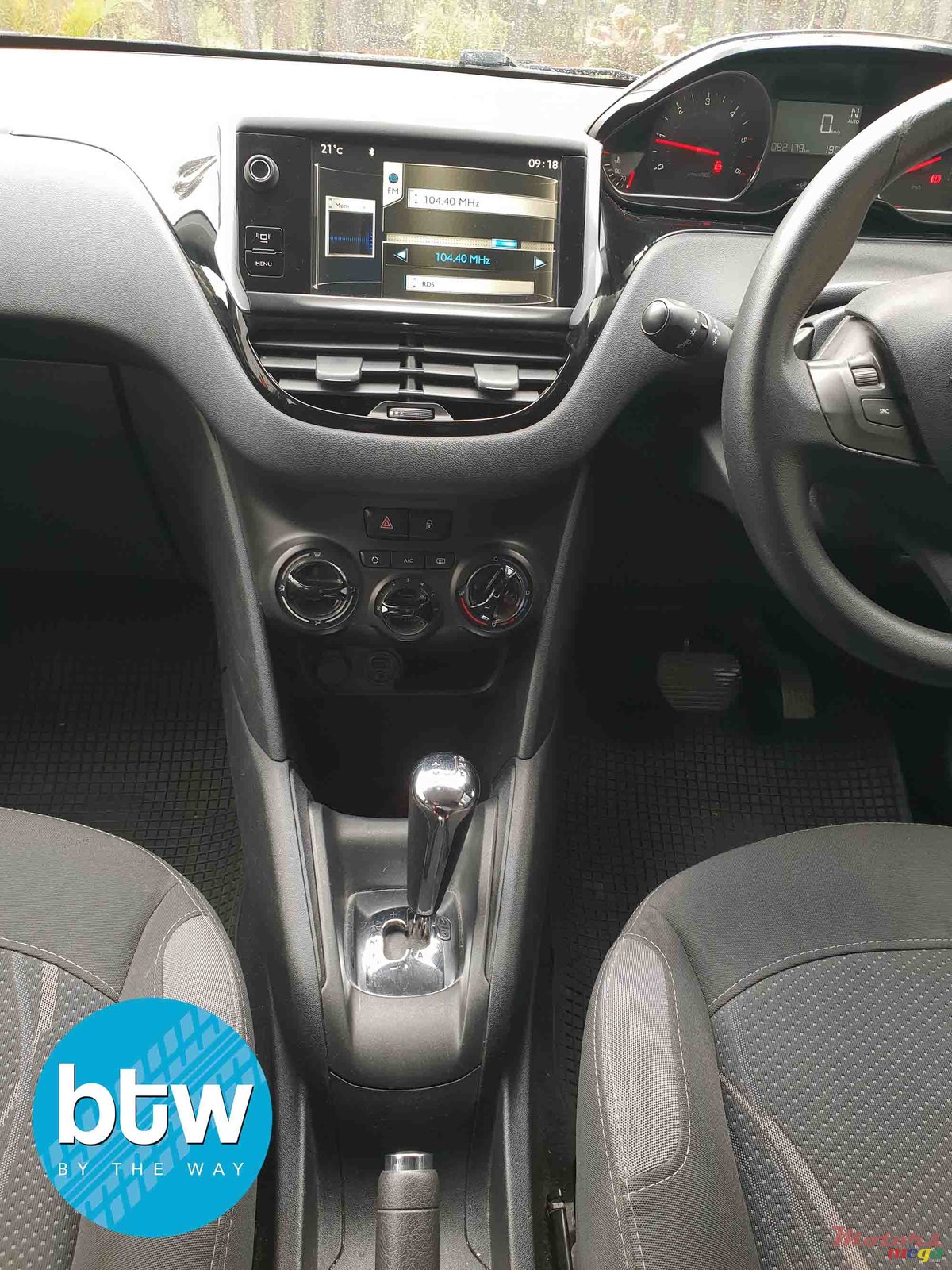 2014' Peugeot 208 photo #5