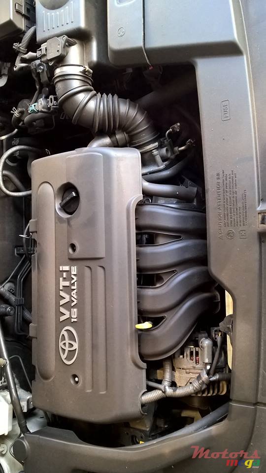 2005' Toyota Avensis photo #6