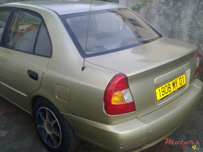 2001' Hyundai Accent photo #1