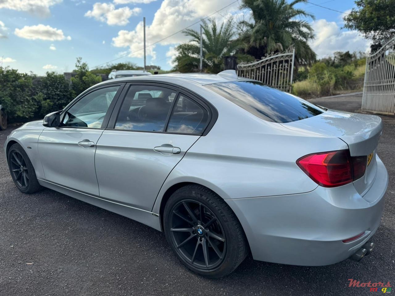 2012' BMW 320 photo #6