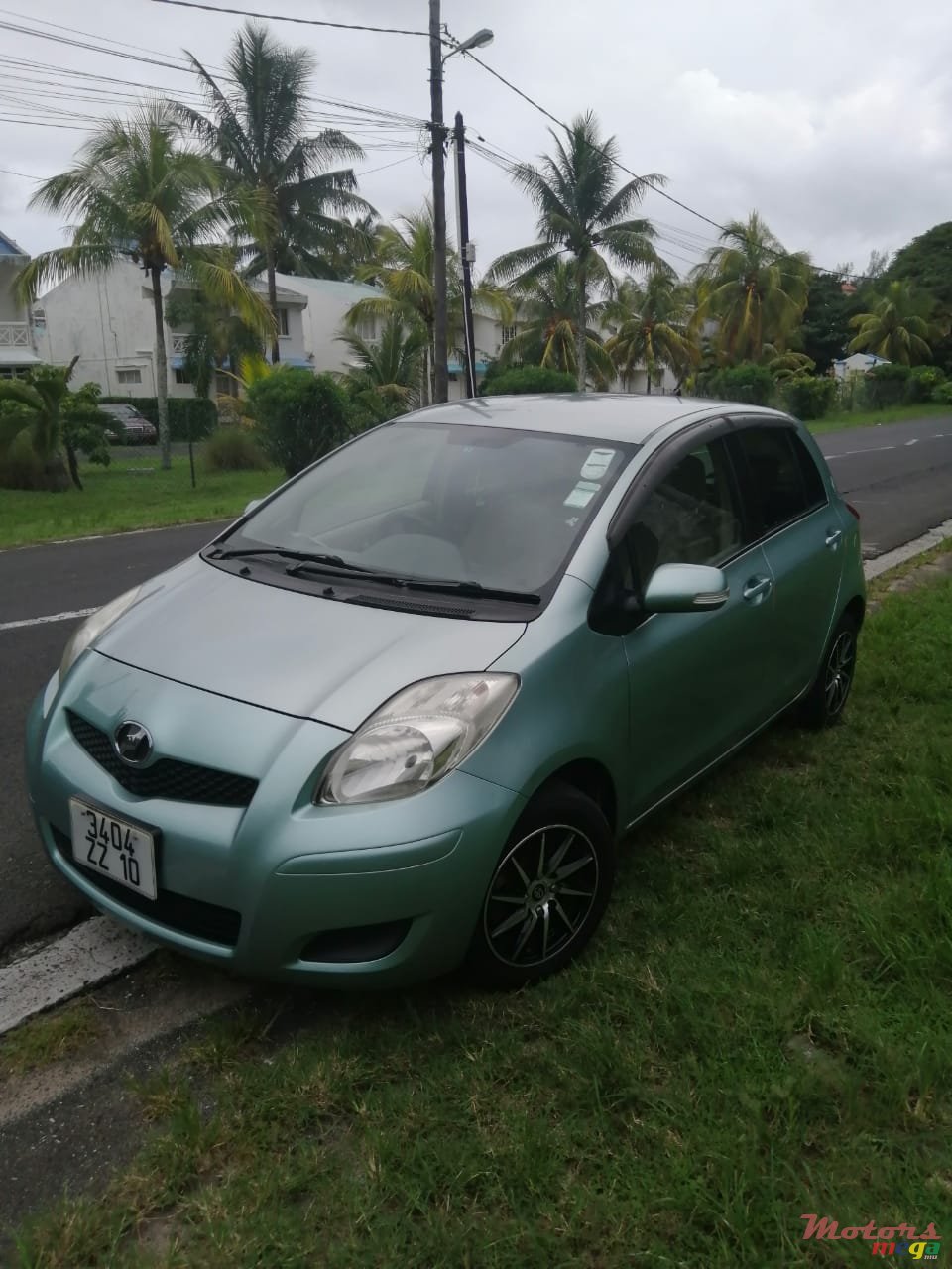 2010' Toyota Vitz photo #3