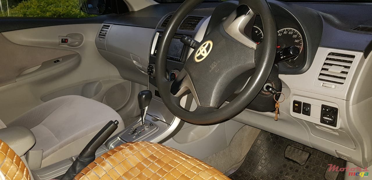 2009' Toyota Axio photo #2