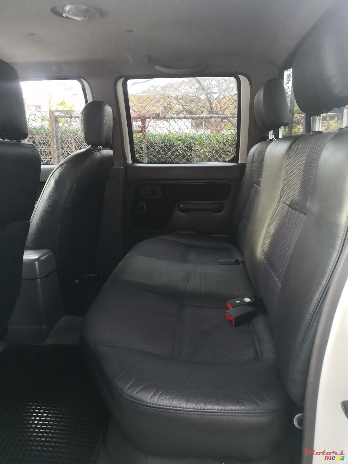 2010' Nissan Hardbody photo #2