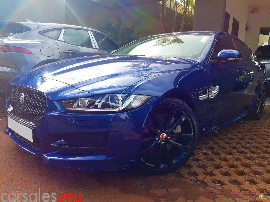 2016' Jaguar XE 25t R-sport photo #2