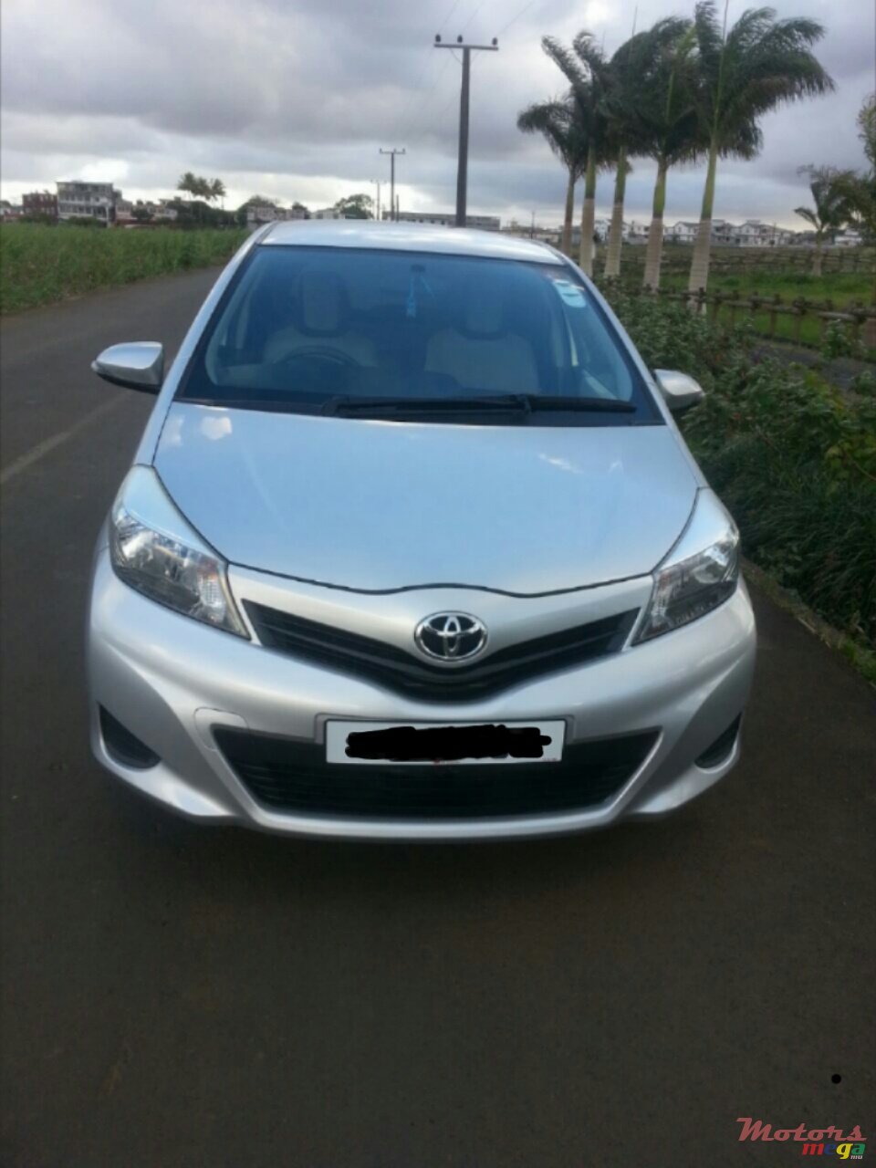 2011' Toyota Vitz new form photo #3