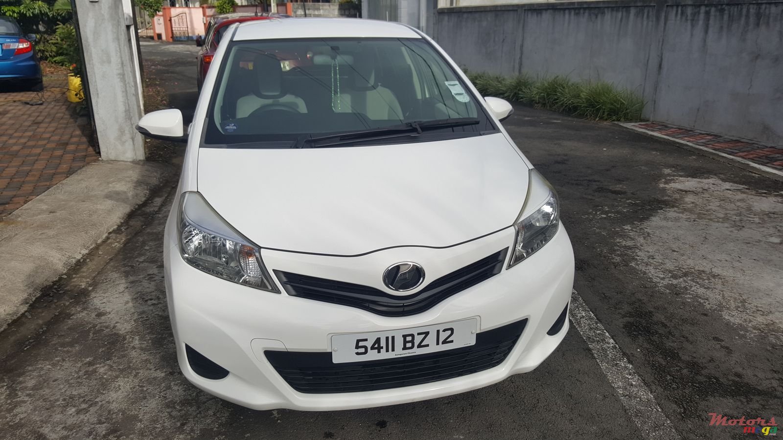 2012' Toyota Vitz photo #4