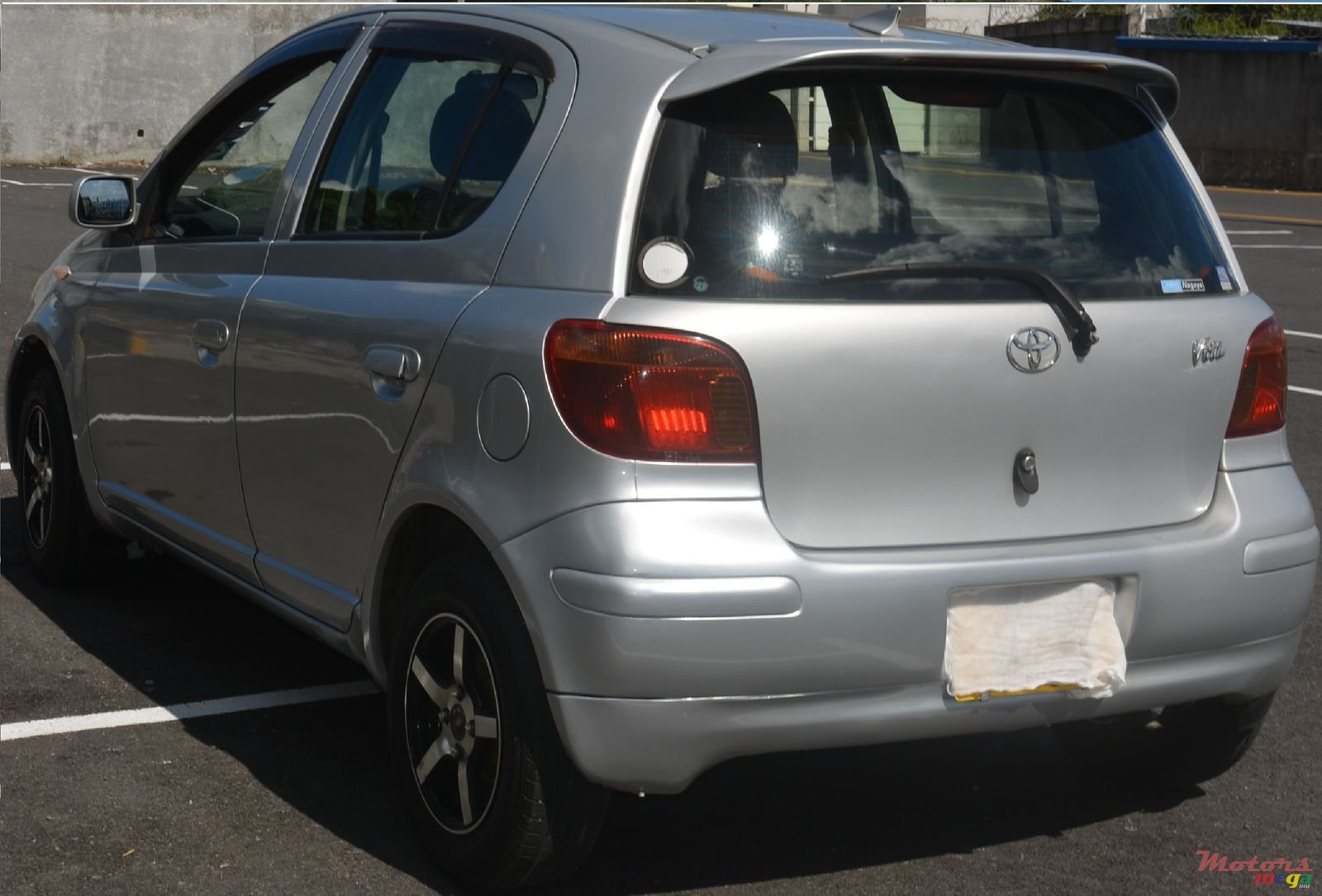 2002' Toyota Vitz photo #3