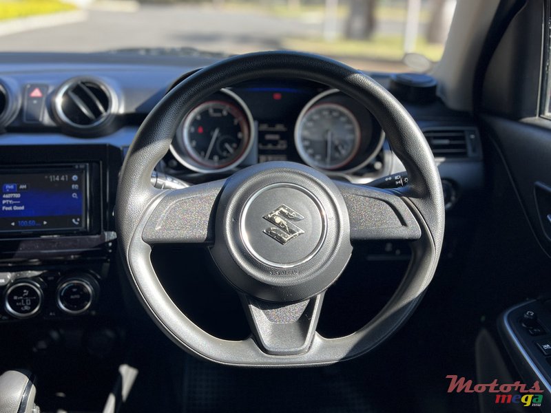 2017' Suzuki Swift photo #5