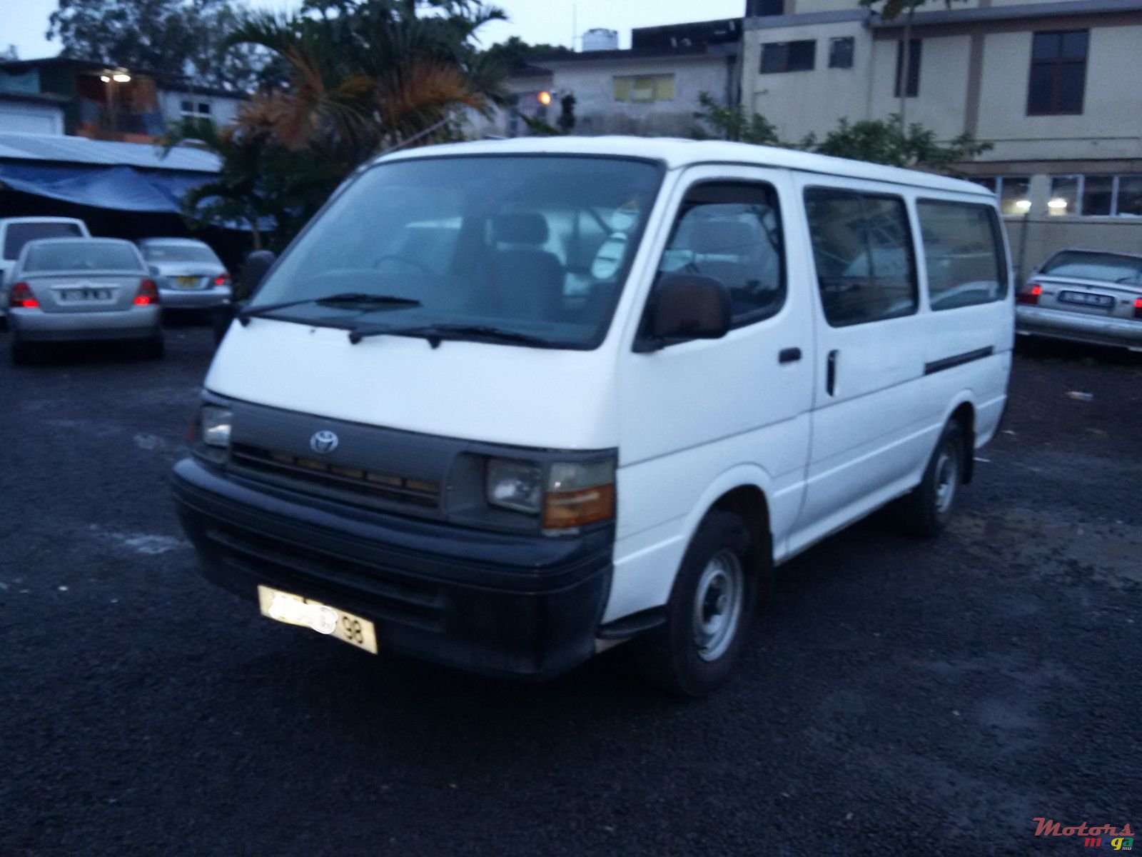 1998' Toyota Hiace photo #1