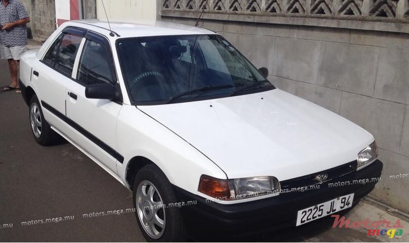 1994' Mazda 323 local (fully d'origine) photo #1