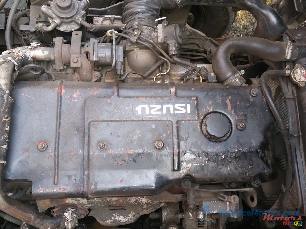 2002' Isuzu photo #2