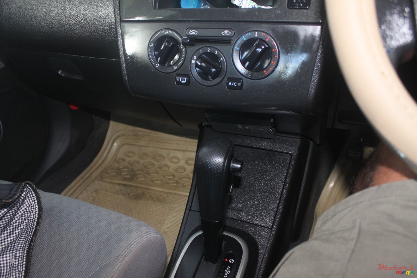 2007' Nissan Tiida photo #5