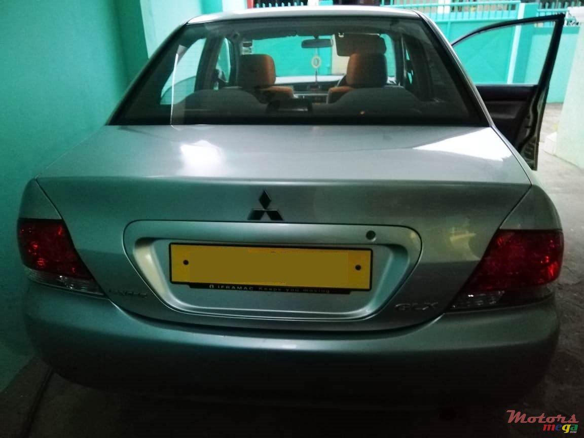 2011' Mitsubishi Lancer GLX photo #2