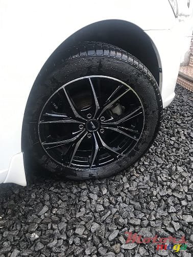 2011' Toyota photo #7