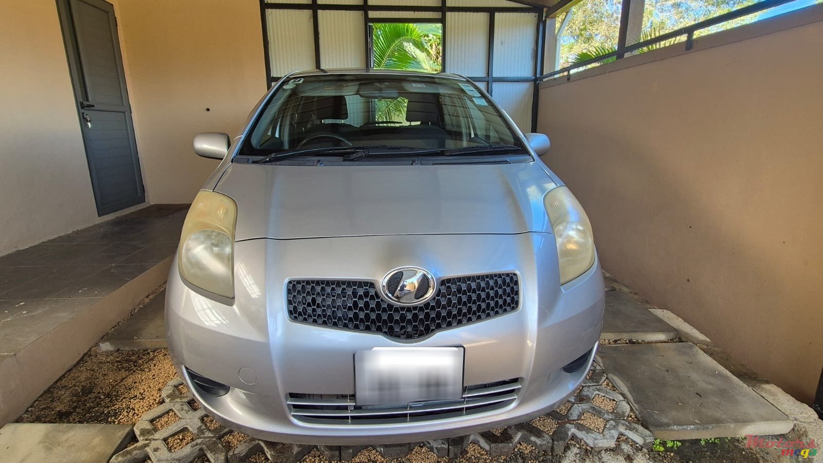 2006' Toyota Vitz photo #1