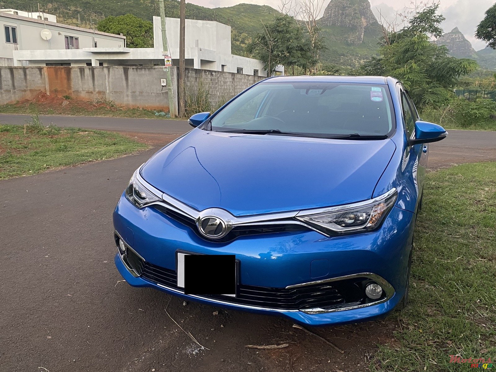 2015' Toyota Auris photo #3