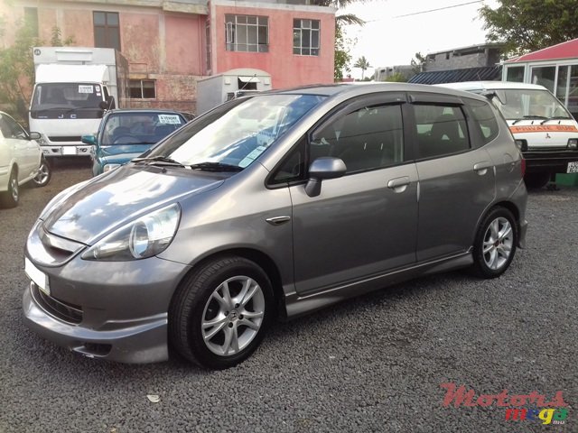 2004' Honda Fit photo #1