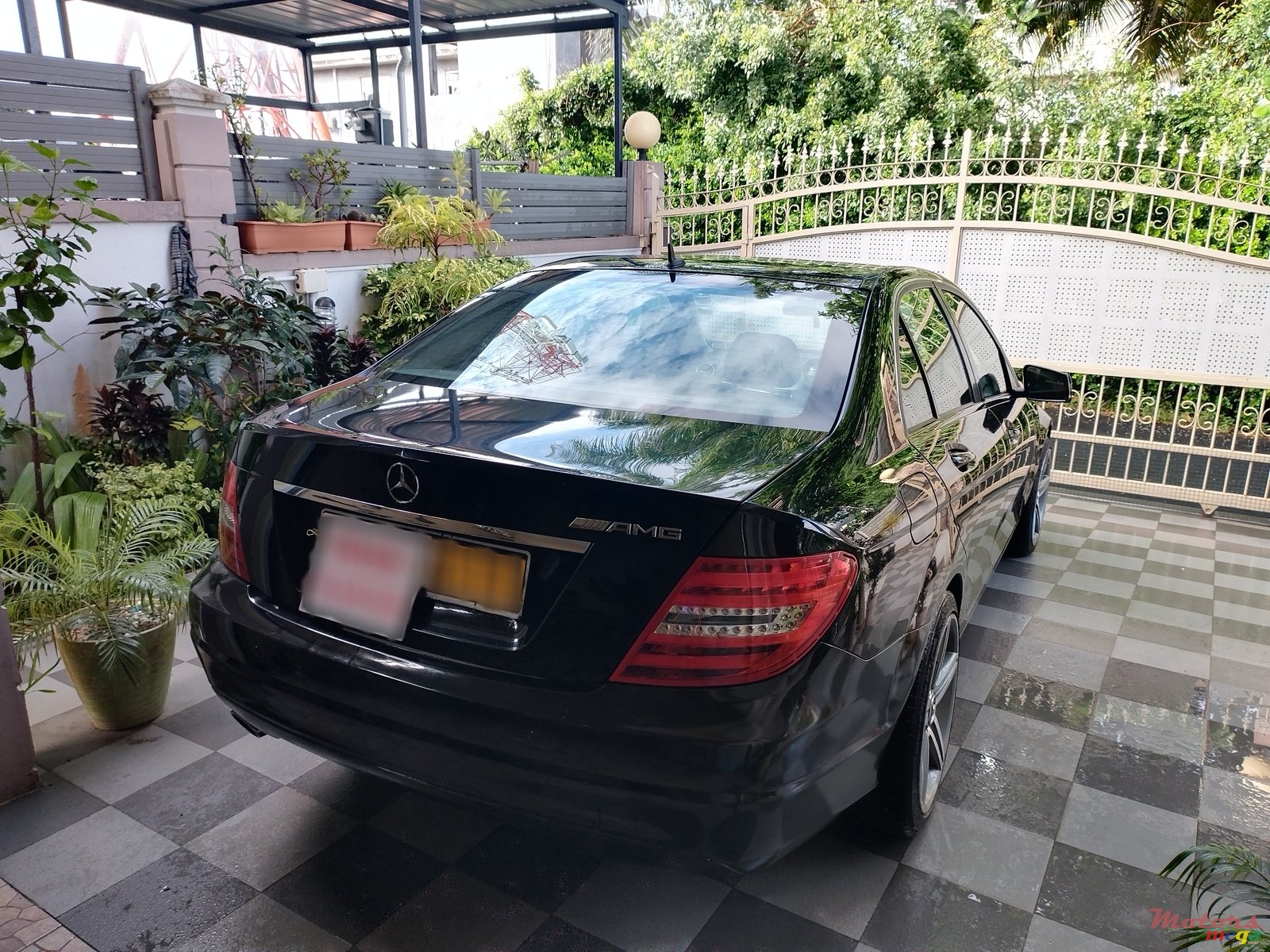 2011' Mercedes-Benz C 180 photo #3