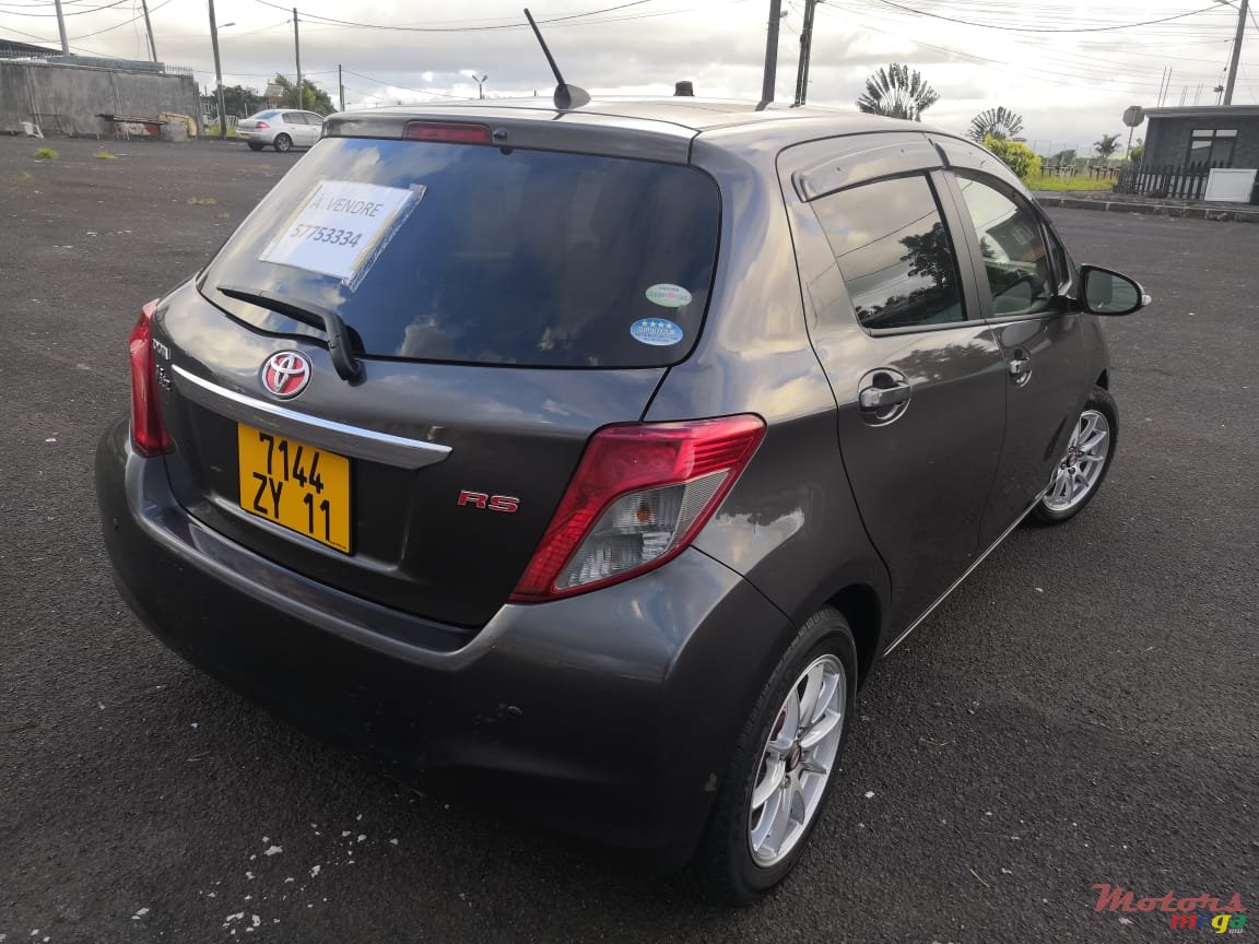 2011' Toyota Vitz RS photo #2