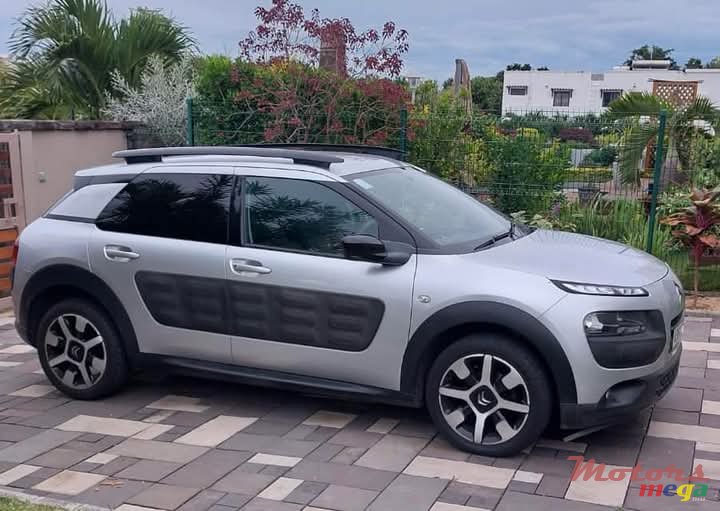 2017' Citroen C4 Cactus photo #1