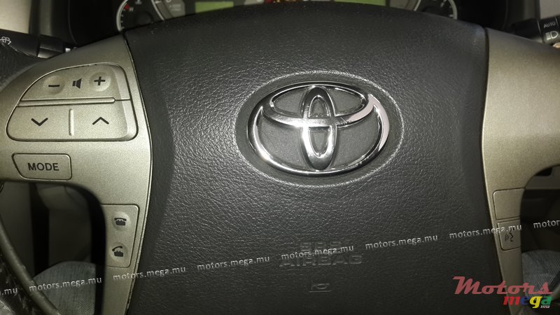2006' Toyota Axio photo #3