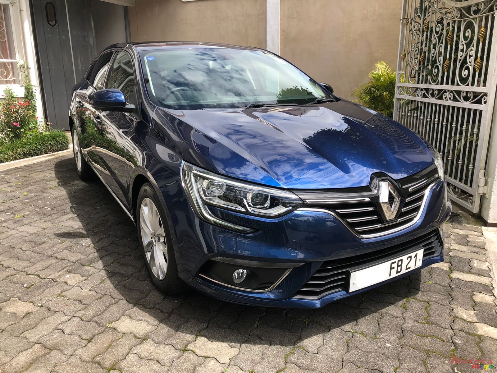 2021' Renault Megane 1.6 photo #1
