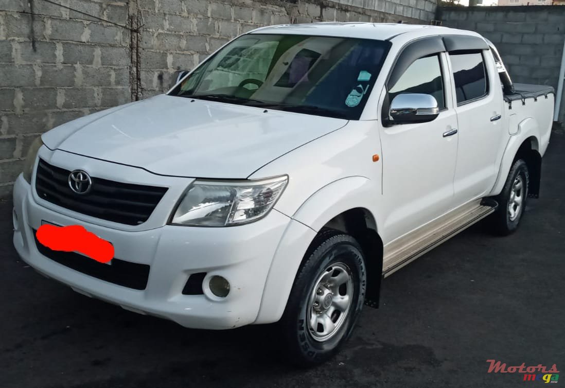 2013' Toyota Hilux photo #6