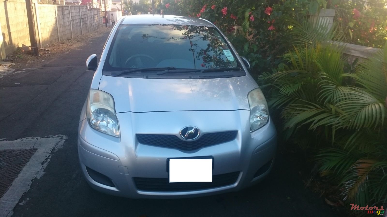 2011' Toyota Vitz 1300cc photo #1