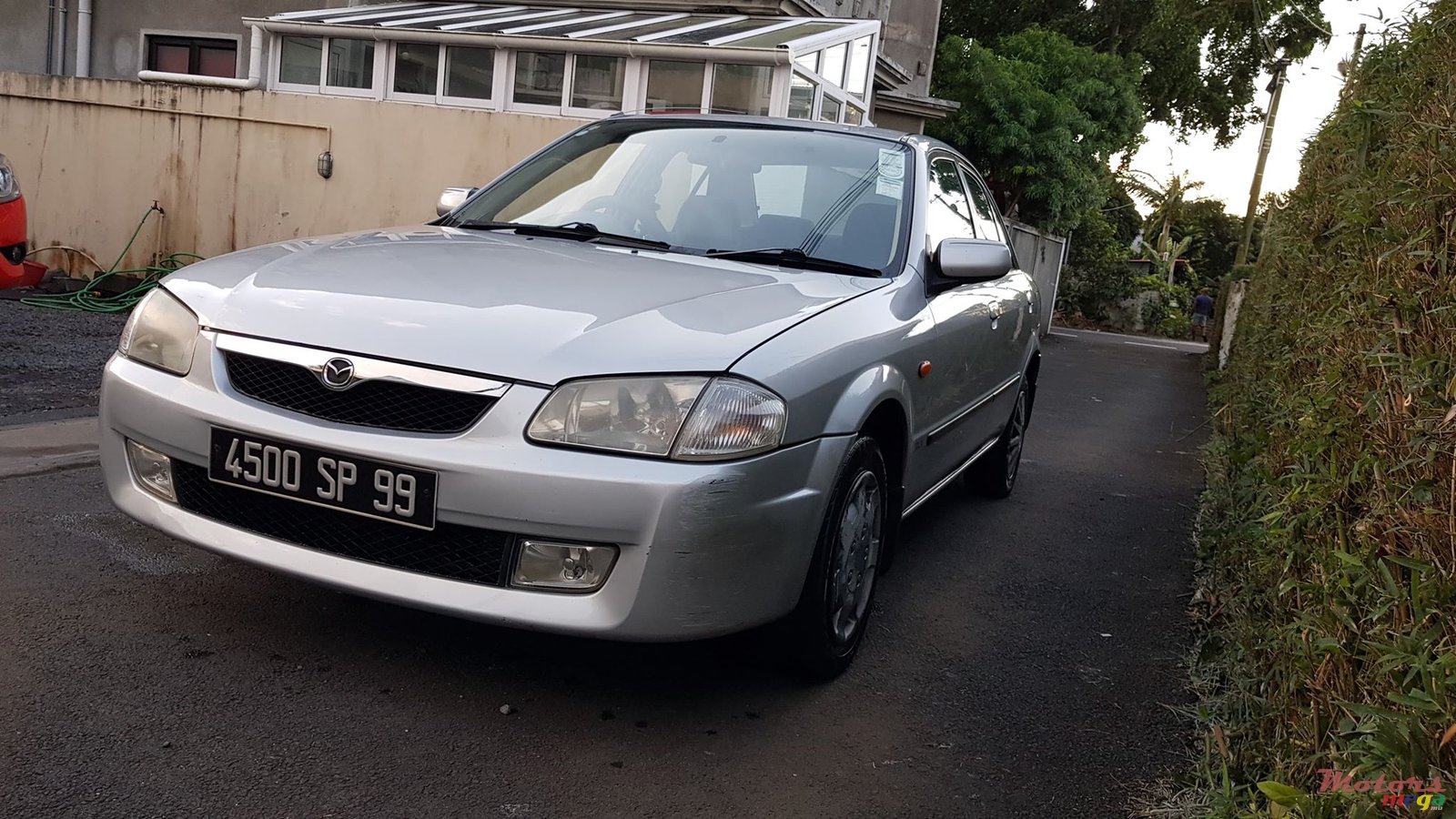 1999' Mazda 323 Protegé photo #2