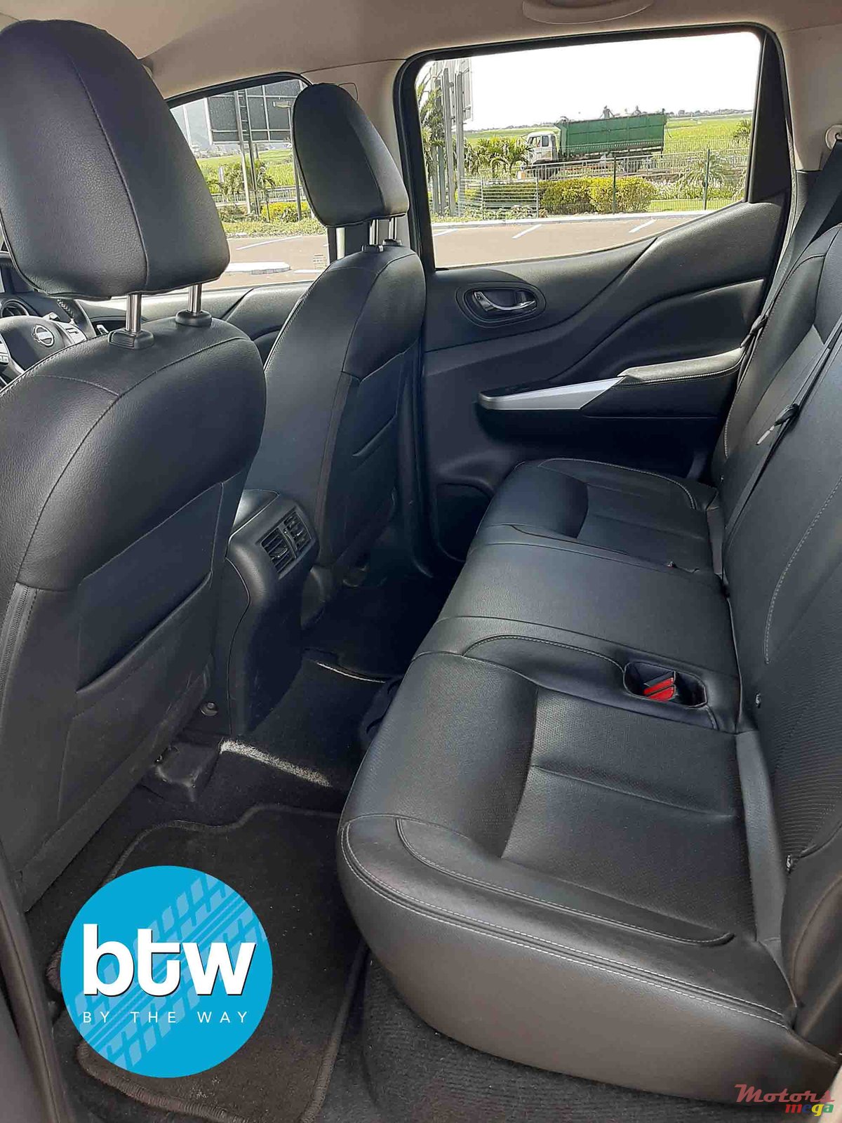 2018' Nissan Navara photo #4