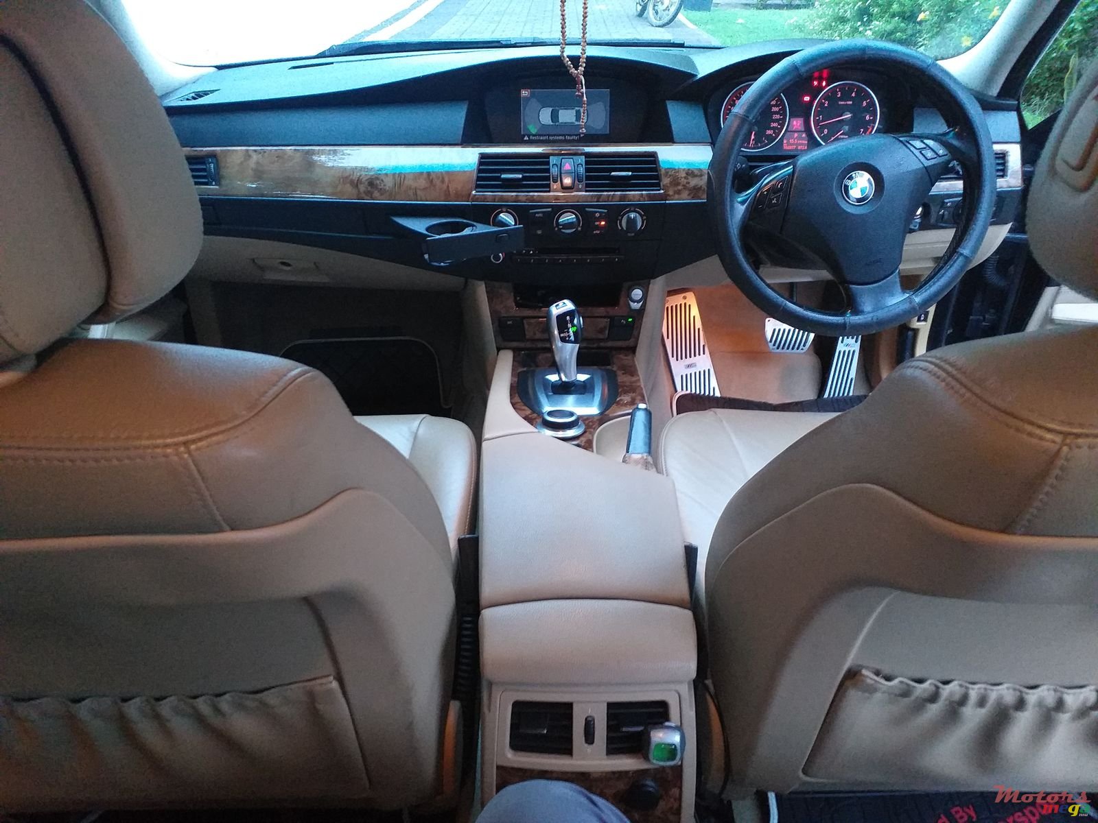 2008' BMW 523 photo #3