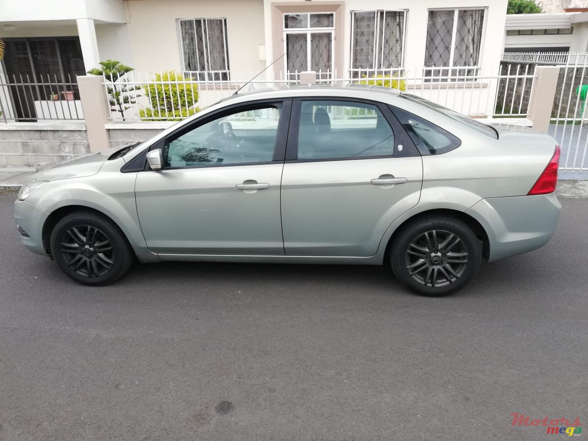 2009' Ford Focus photo #2