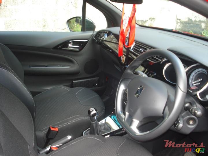 2011' Citroen DS3 photo #3