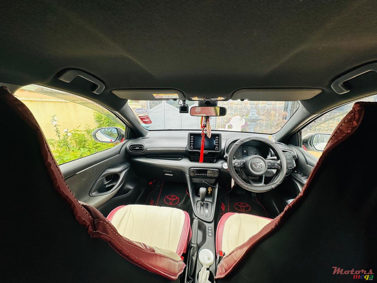 2021' Toyota Yaris photo #7