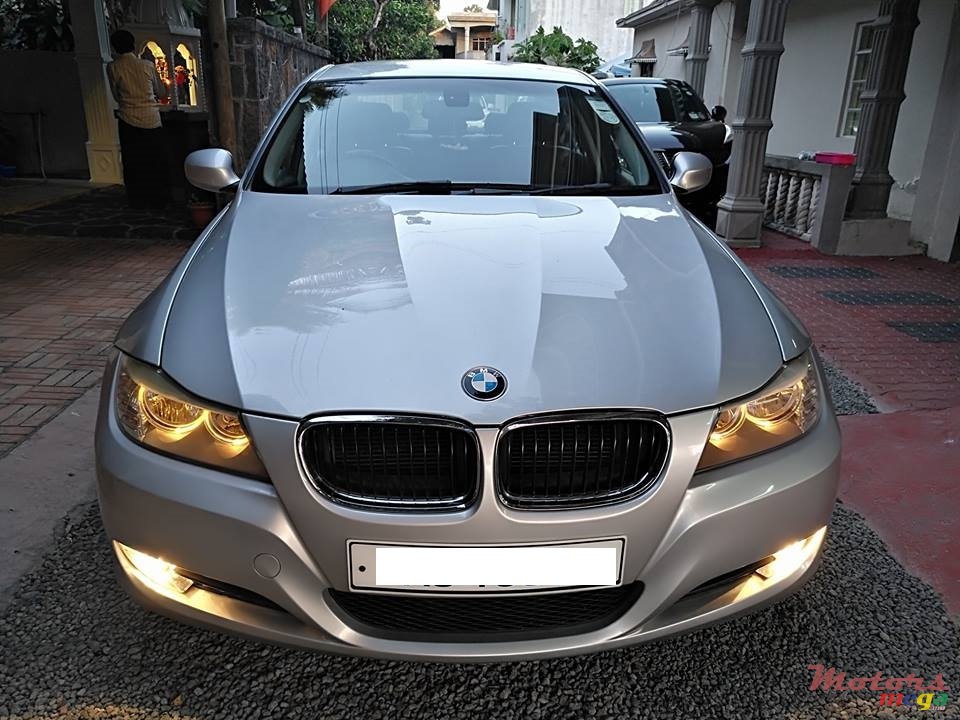 2010' BMW 320 i photo #2