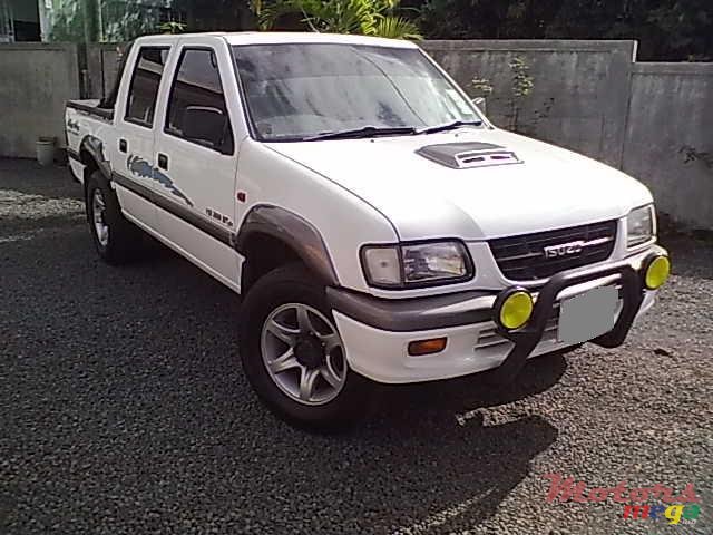 1999' Isuzu KB 2.8 TURBO photo #1