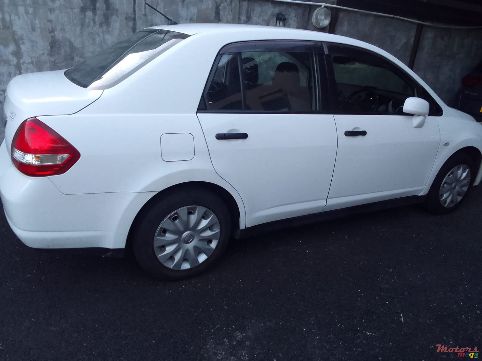 2012' Nissan Tiida photo #1