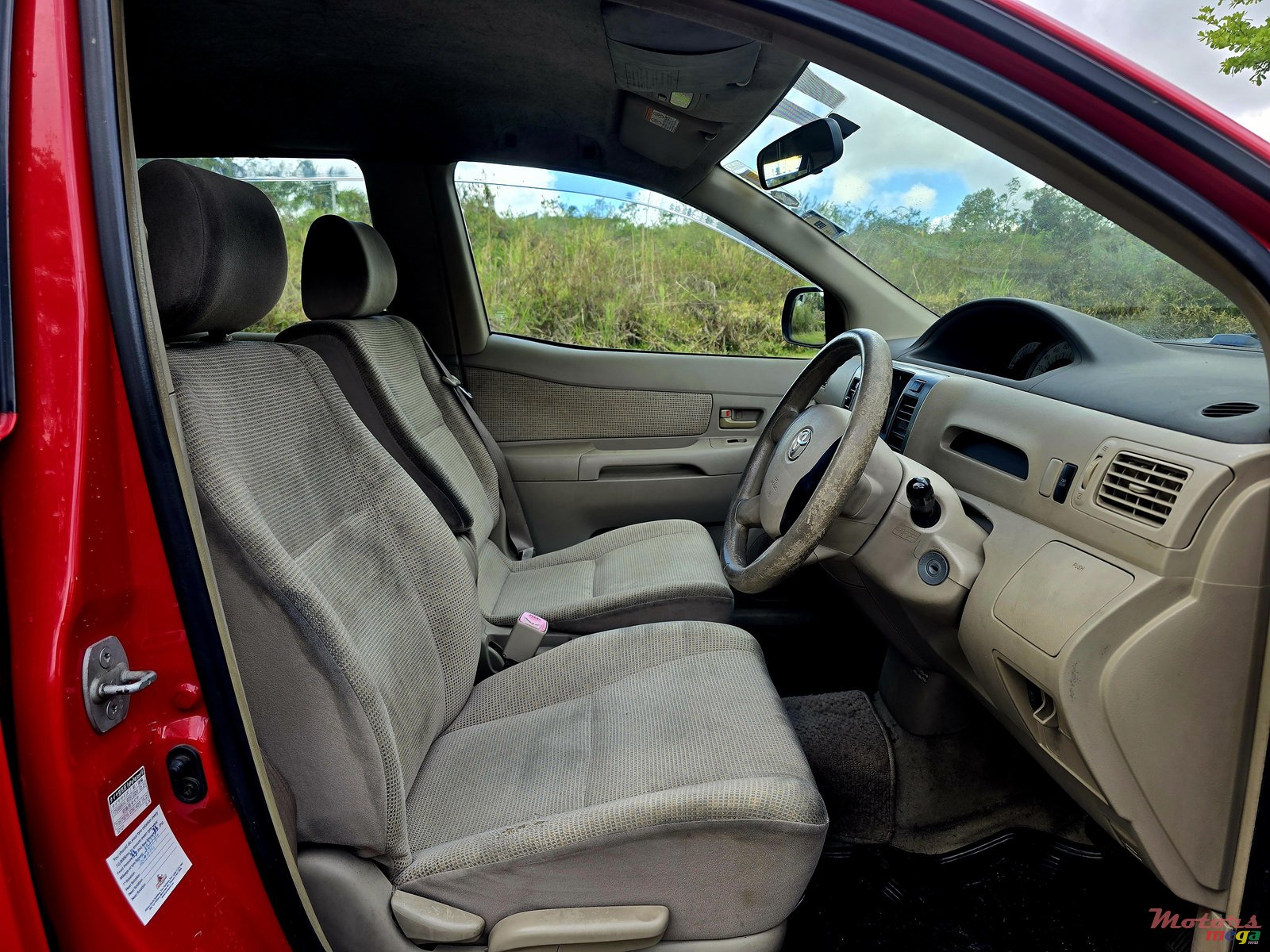 2003' Toyota Raum photo #6