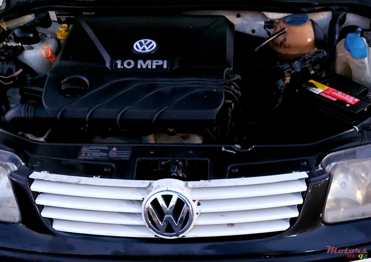 2001' Volkswagen Polo photo #5