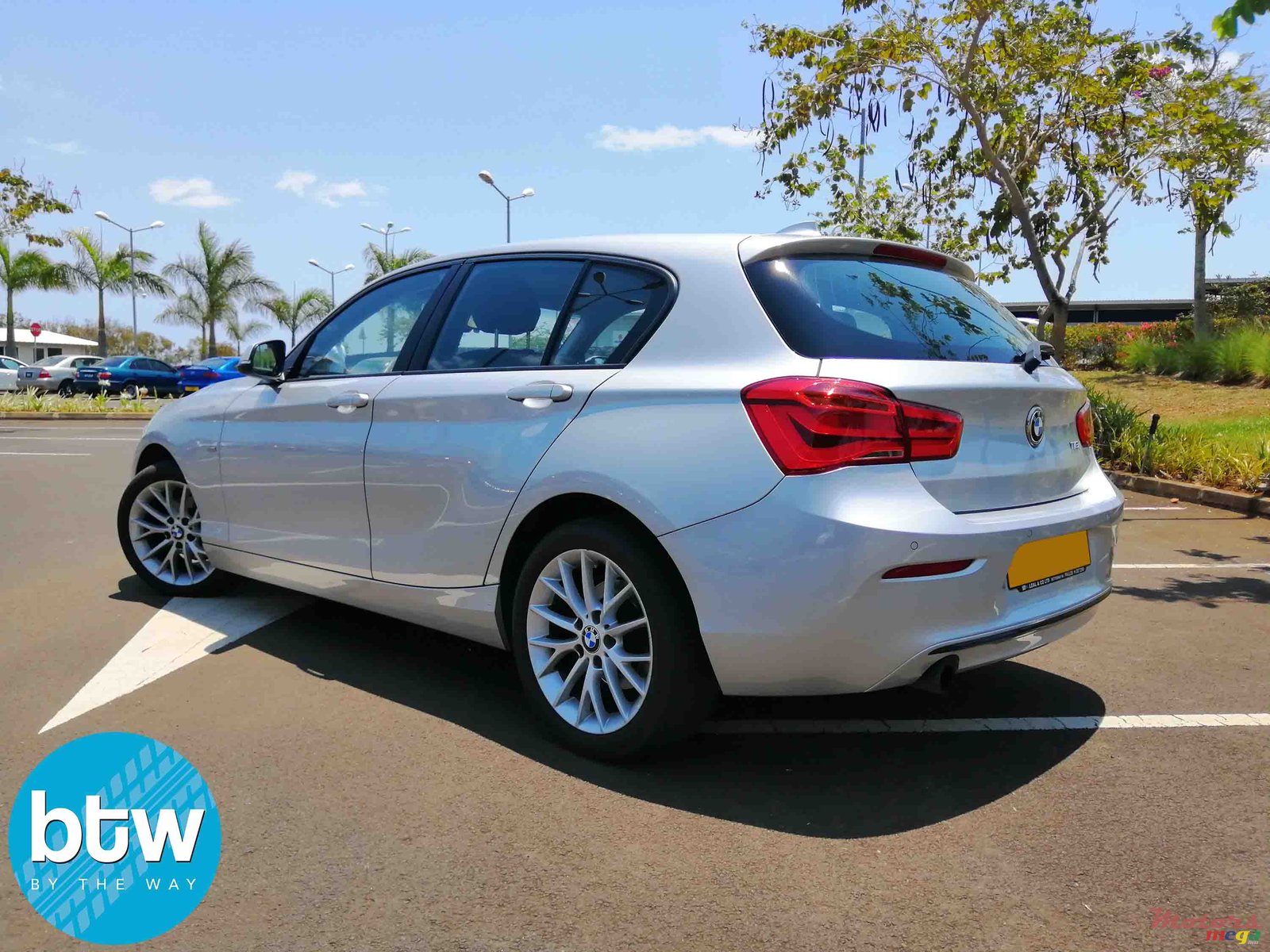 2015' BMW 118 i photo #2