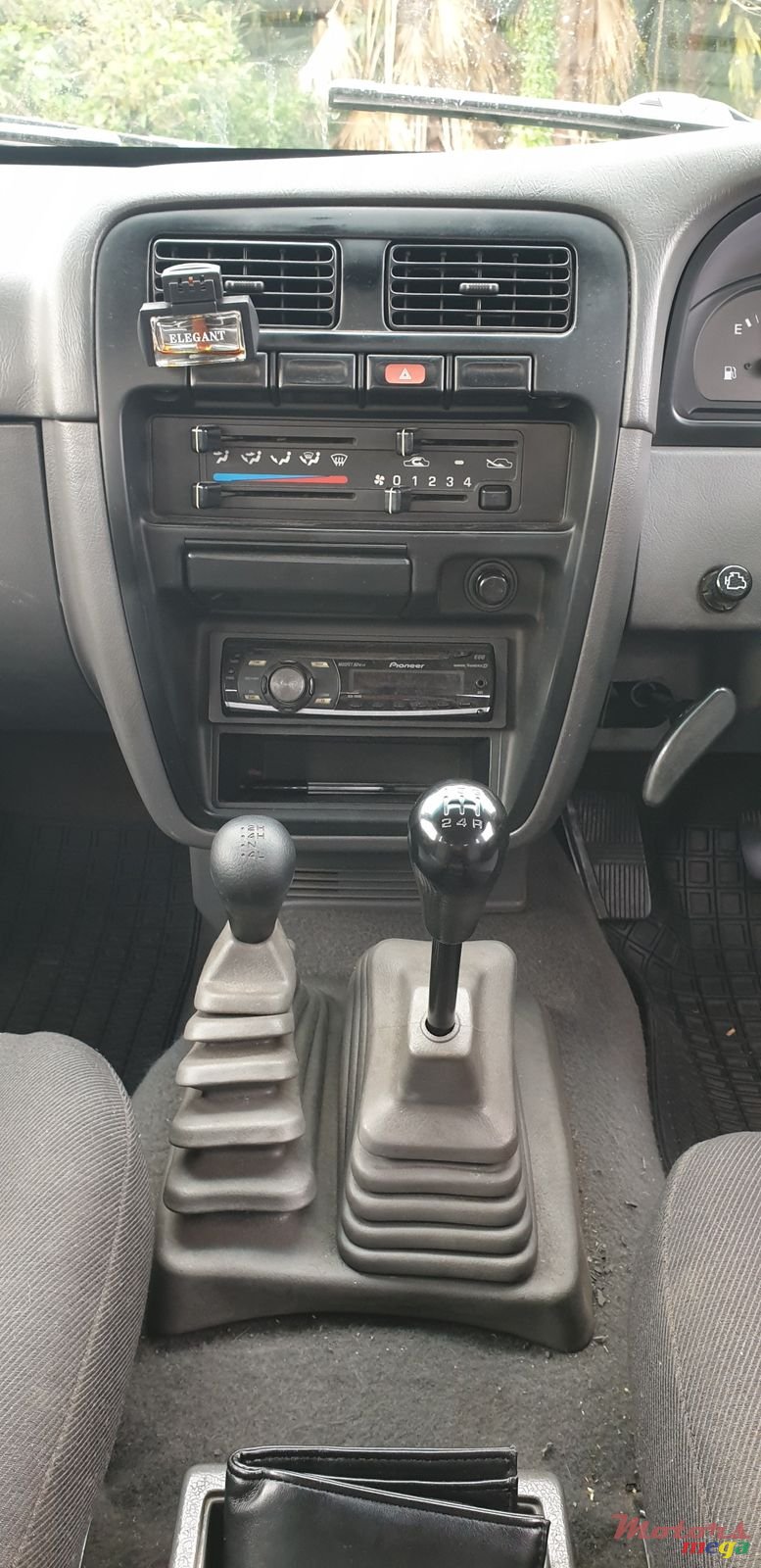 2010' Nissan Hardbody photo #5