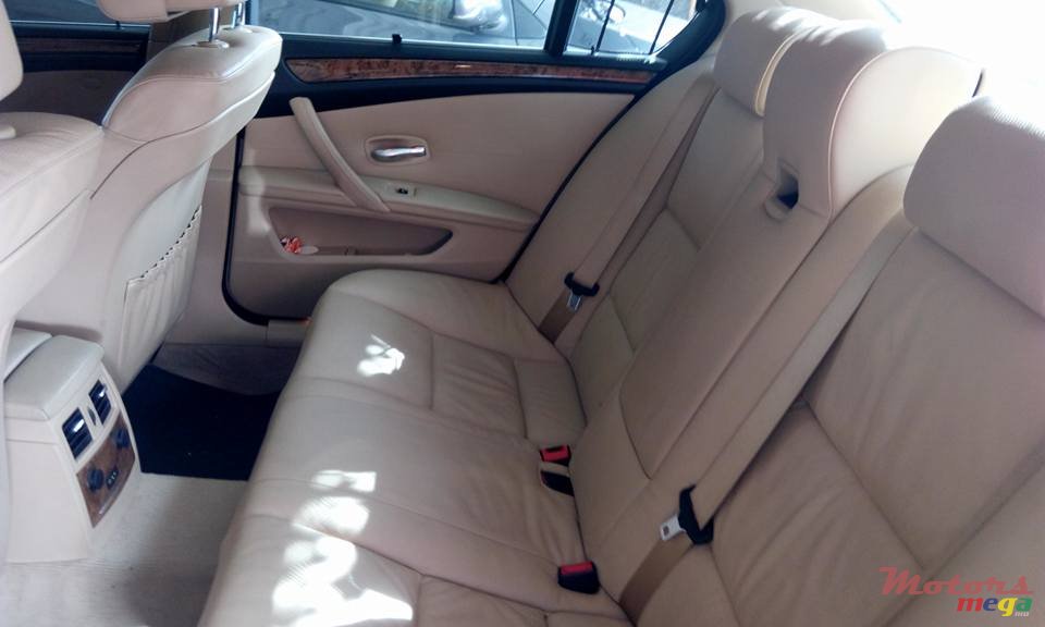 2008' BMW 523 photo #3