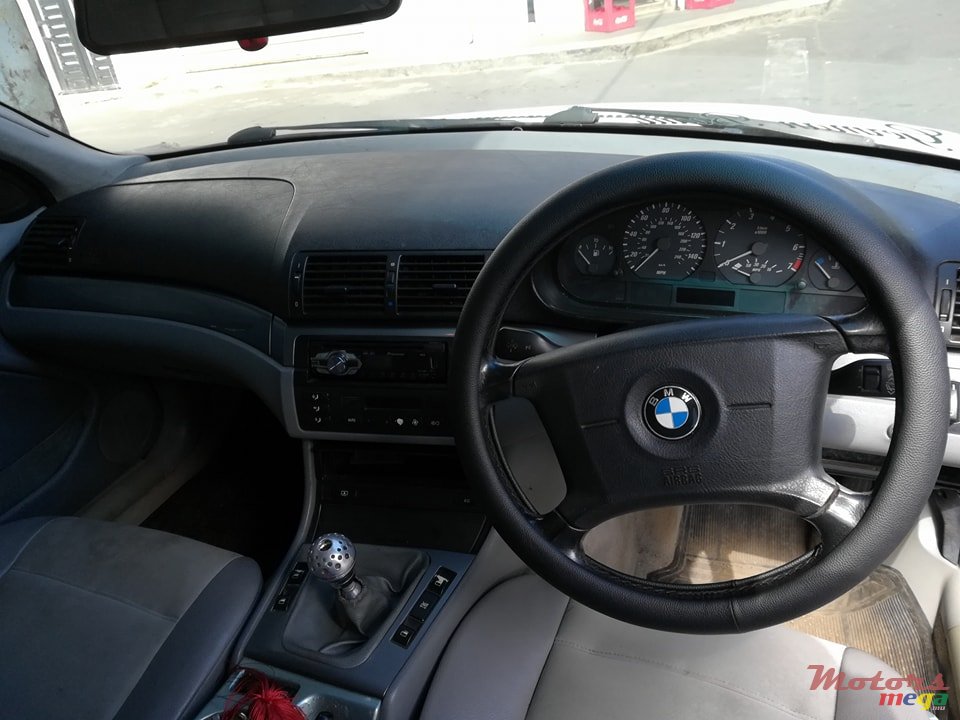 2001' BMW 3 Series E46 2000-2005 photo #6