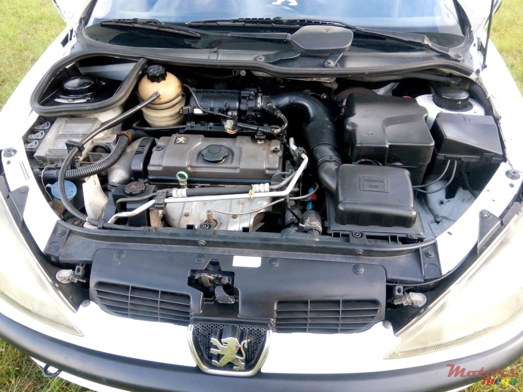 2001' Peugeot 206 photo #5